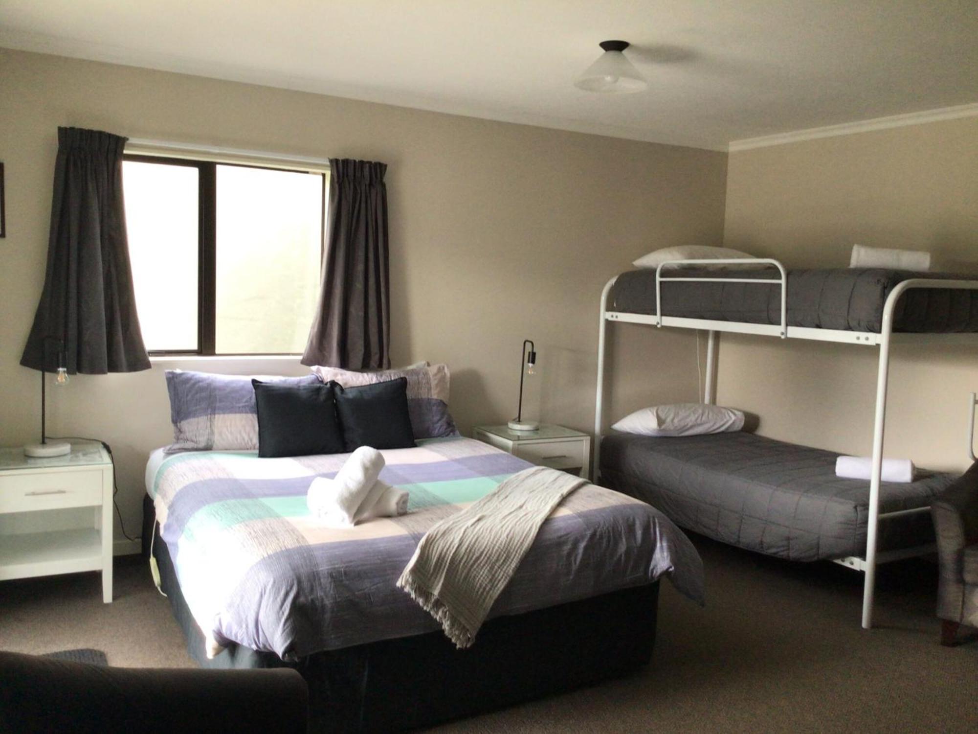 Fiordland Great Views Holiday Park เทอาเนา ภายนอก รูปภาพ